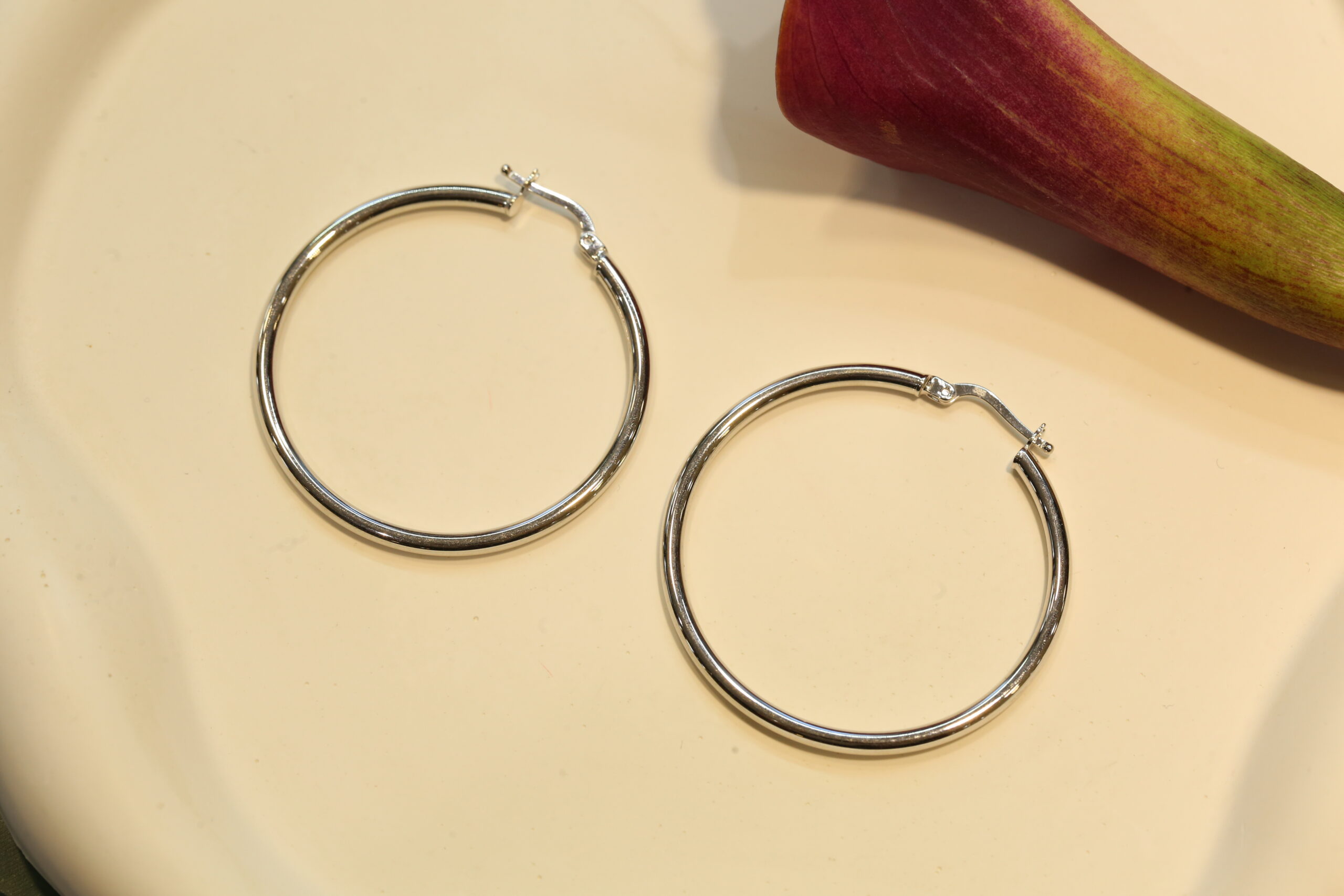 4 cm 2.5 mm white gold hoop earrings
