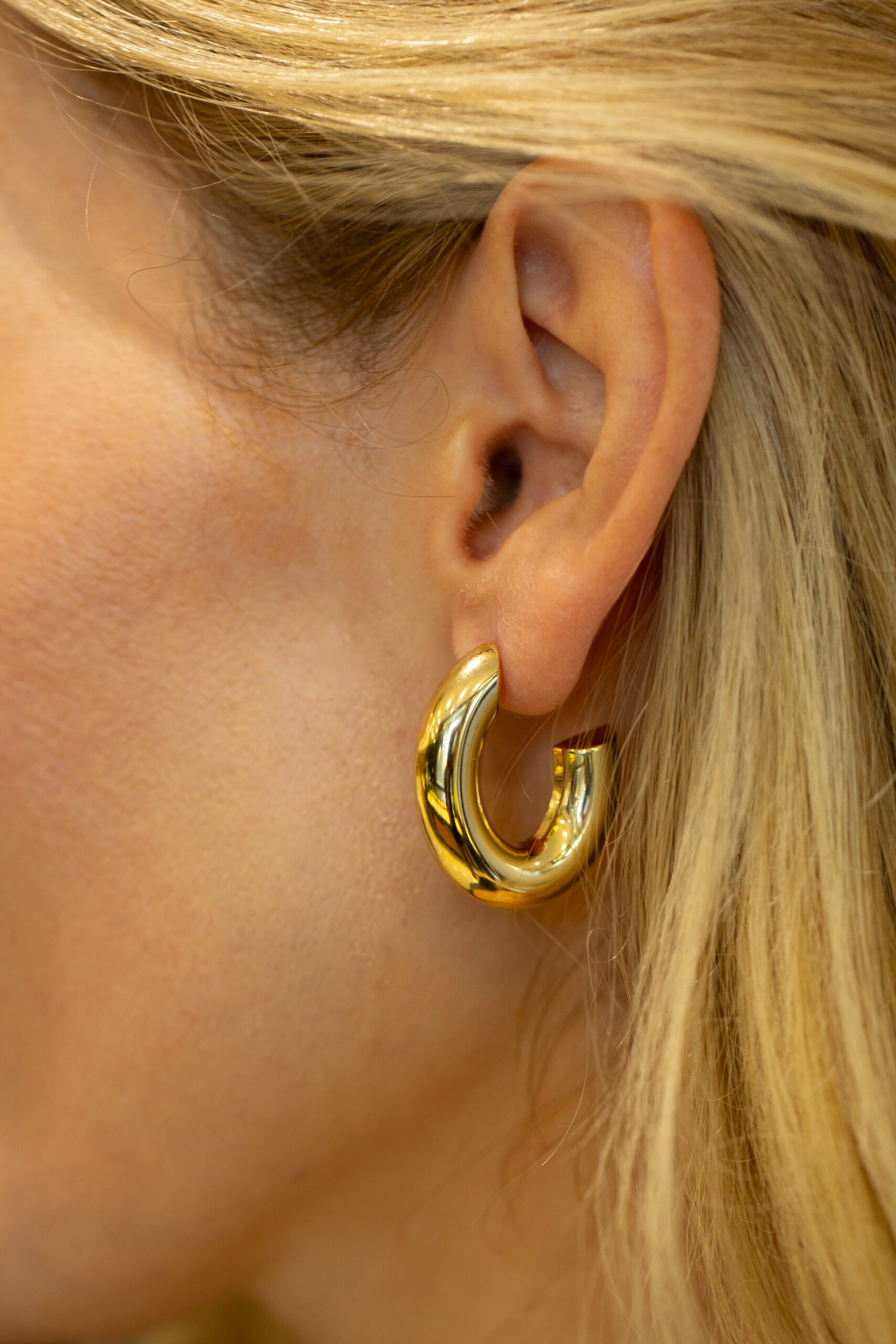 3 cm 7.5 mm oval gold hoop